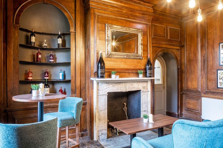 Lounge 54 of 158