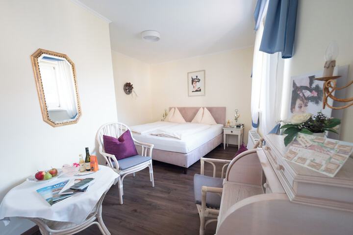 Room 10 of 48