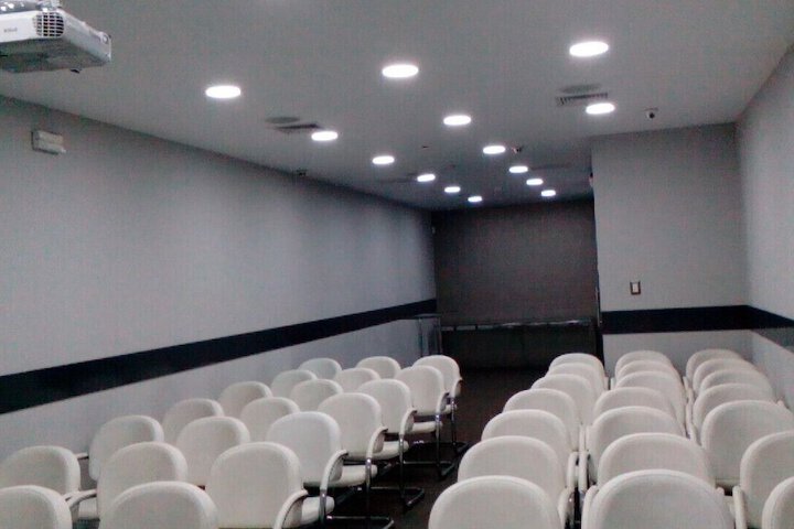 Business Center 46 of 51