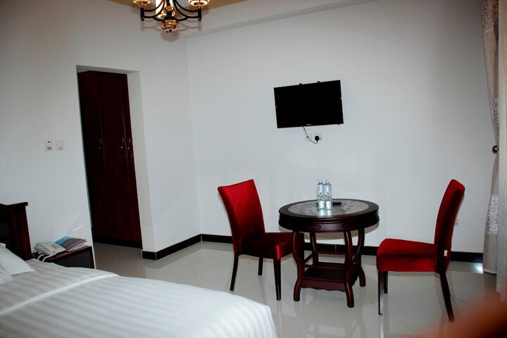 Room 8 of 117
