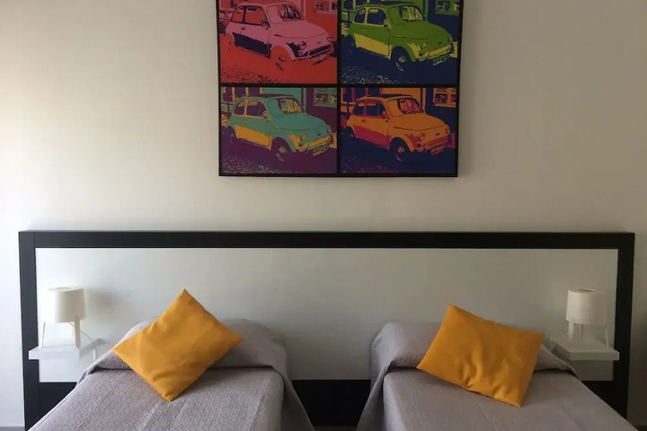 Room 4 of 9