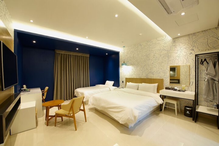 Room 6 of 37