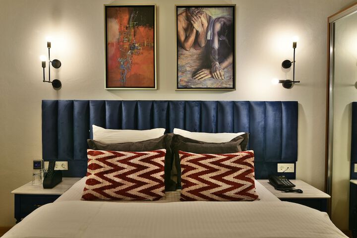 Room 9 of 50