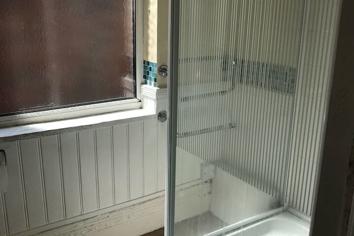 Room 16 of 28