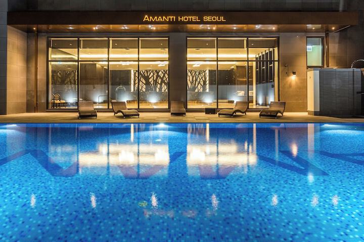 Hotel with Pool
