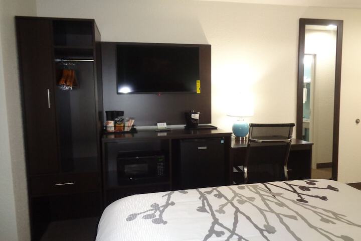 2 Queen Beds Accessible (36 of 50)