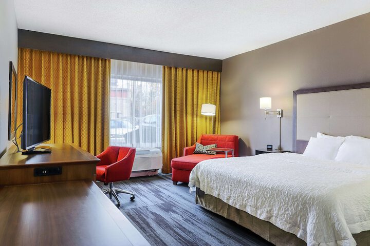 1 King Study with Sofa Bed Shower Only (7 of 11)