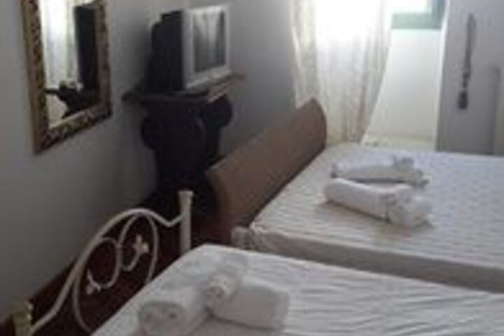 Room 9 of 25