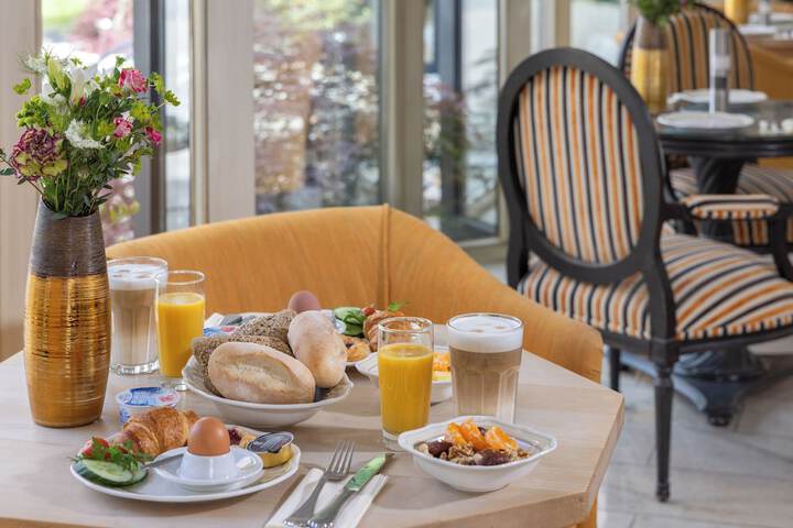 Breakfast/Coffee Service 32 of 41