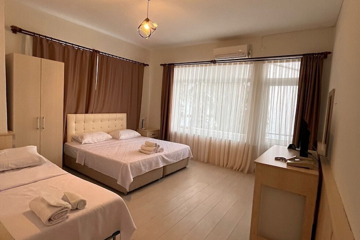 Room 4 of 13
