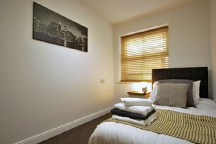 Room 15 of 28