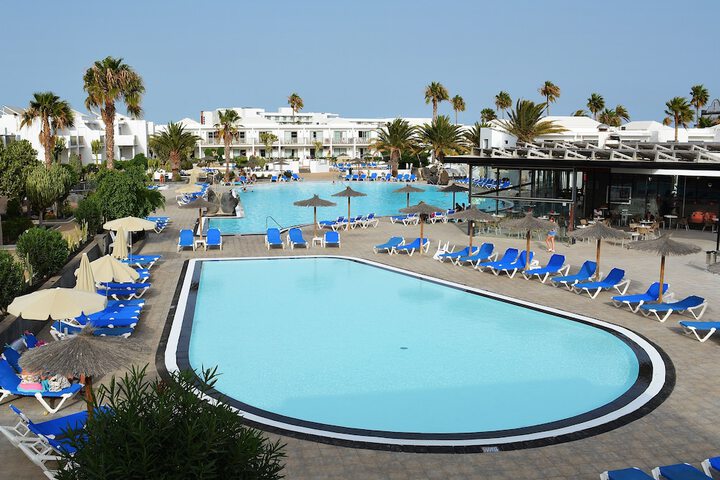 Hotel Pool