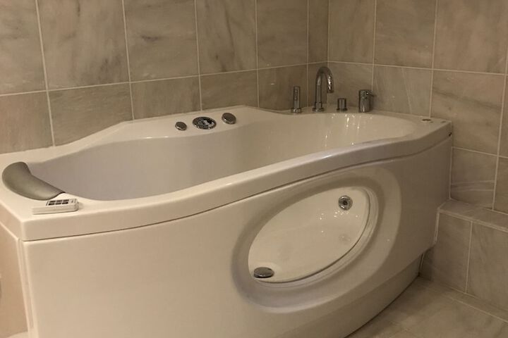 Room 100 of 114