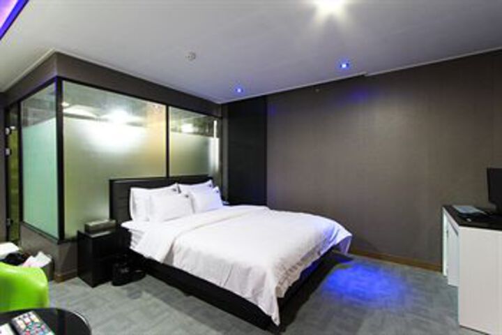 Room 17 of 22