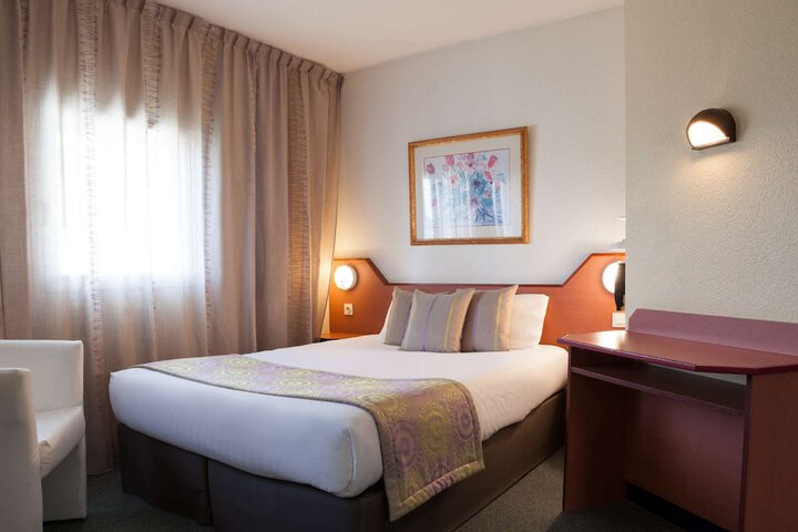 Room 5 of 20