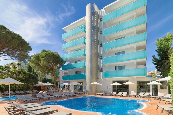 Hotel Pool