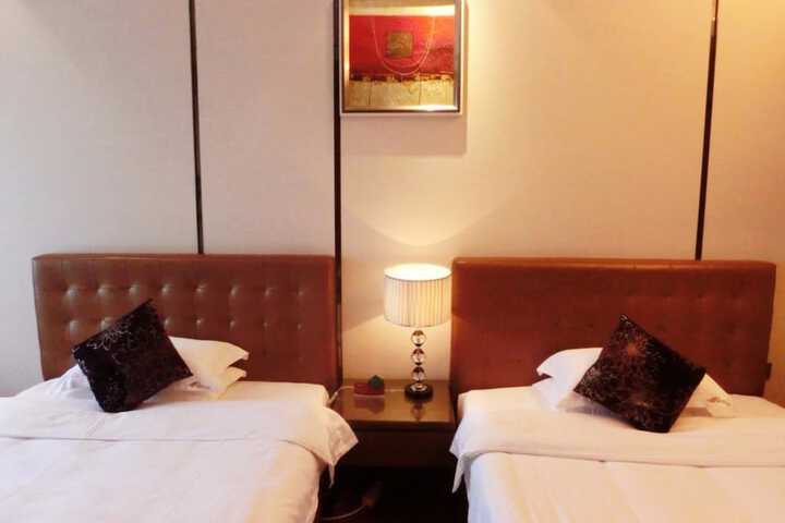 Room 9 of 26