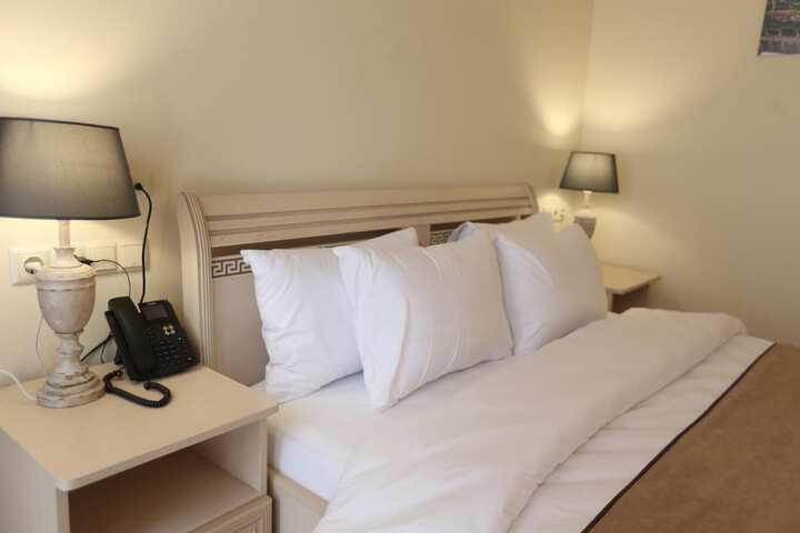 Room 10 of 27
