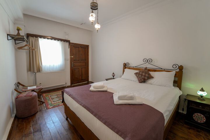 Room 33 of 140