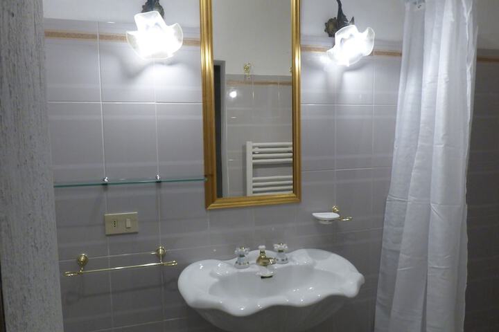 Room 21 of 21