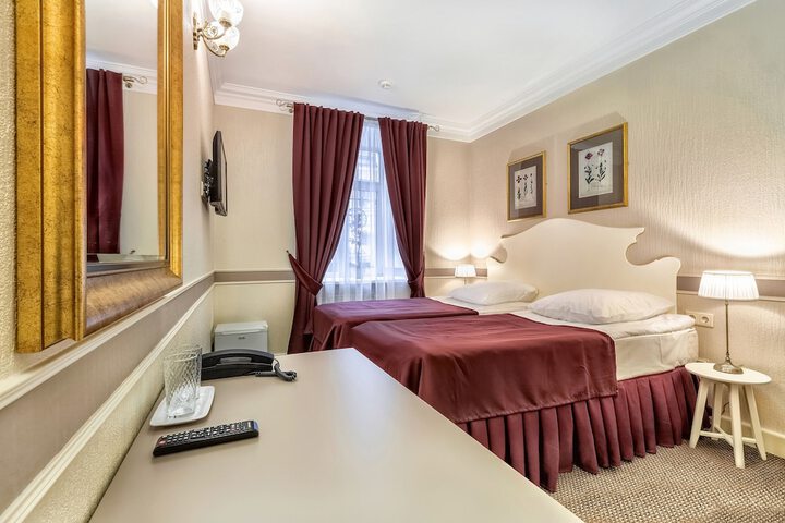 Room 12 of 23