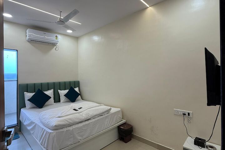 Room 10 of 27