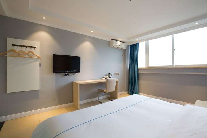 Room 4 of 33