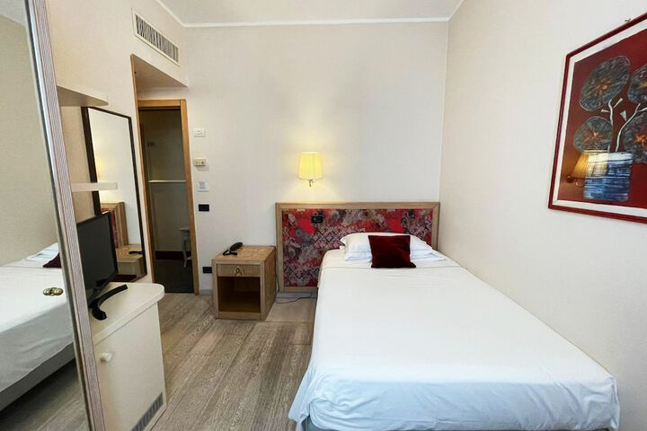 Room 52 of 140