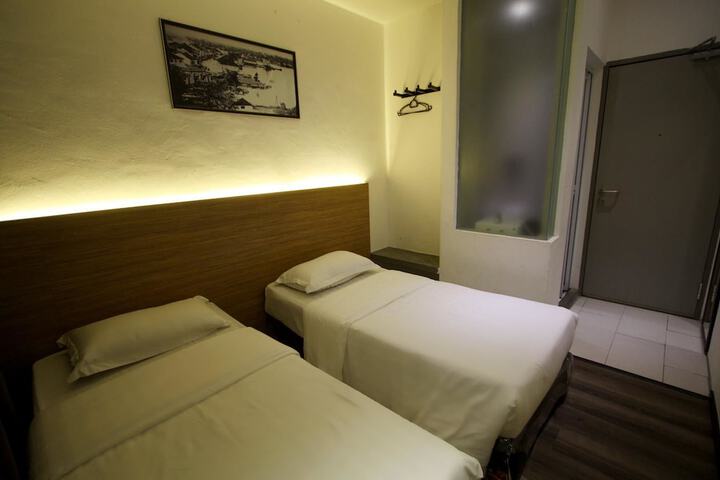 Room 4 of 14