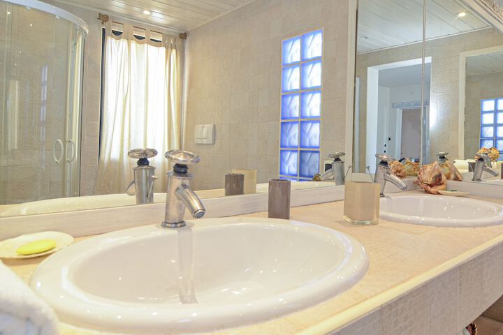 Room 15 of 53