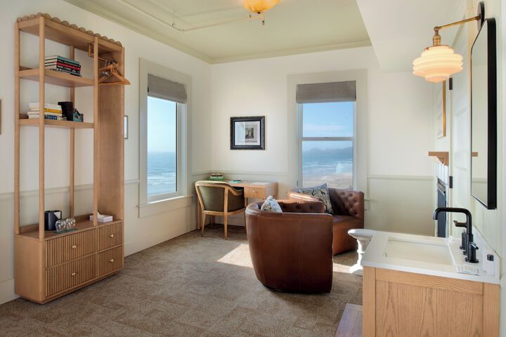 Room 54 of 80