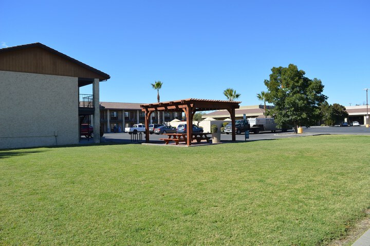 Property Grounds 24 of 33