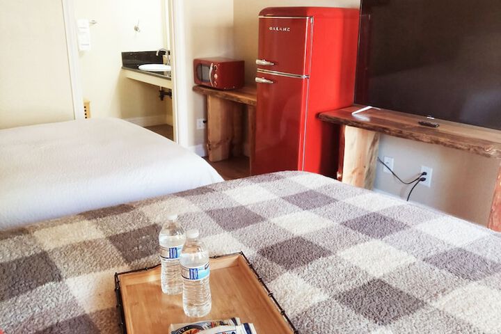 Room 6 of 17