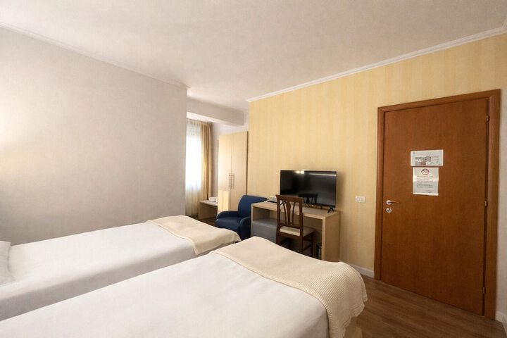 Room 14 of 85