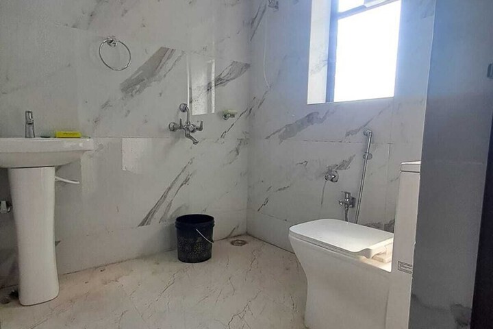 Room 8 of 11
