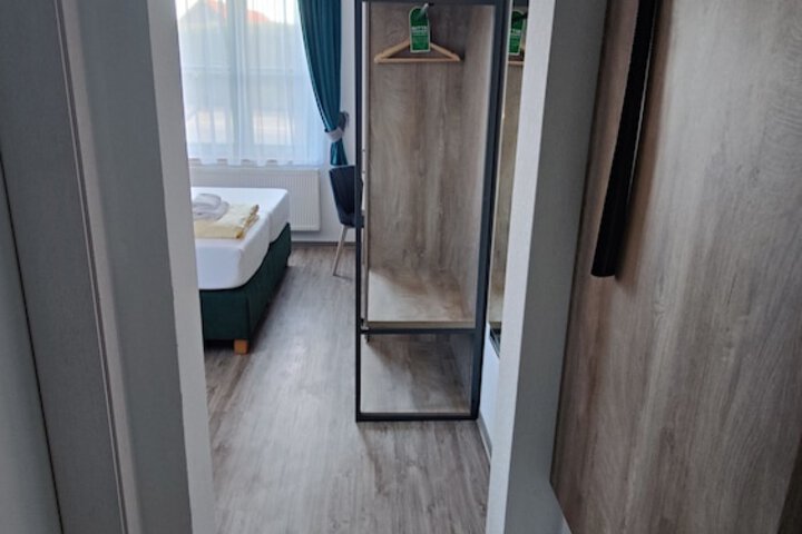 Room 8 of 73
