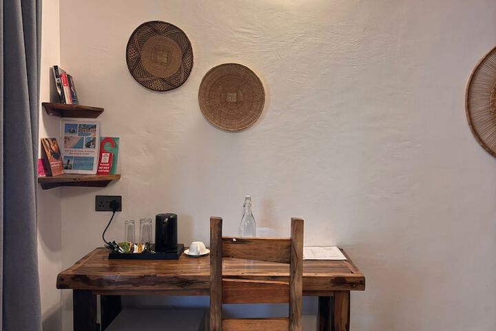 Room 5 of 10
