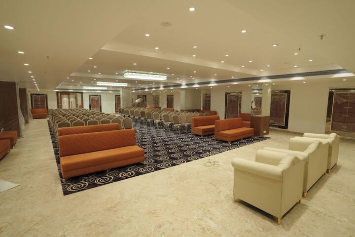 Ballroom/Hall 87 of 102