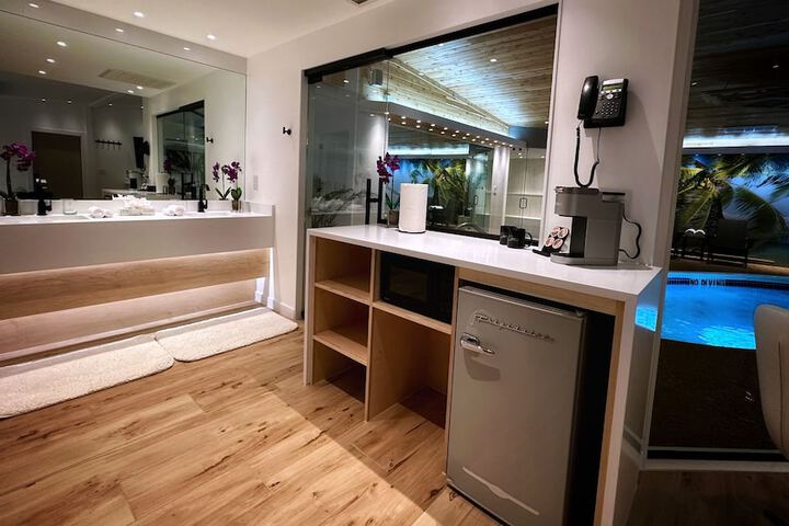 Mini-refrigerator