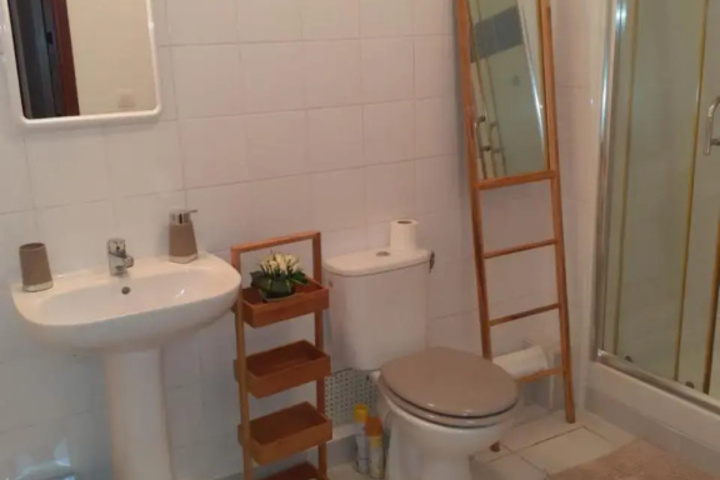 Room 6 of 12