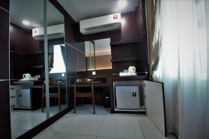 Room 4 of 49