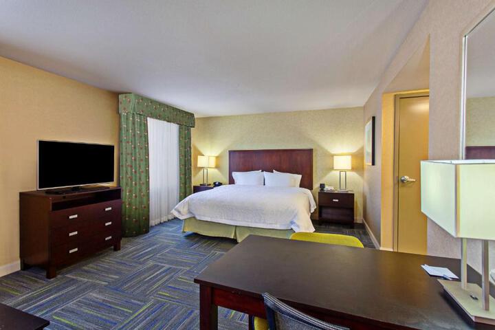 1 King Bed (4 of 17)
