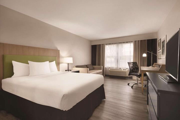 2 Queen Beds (10 of 12)