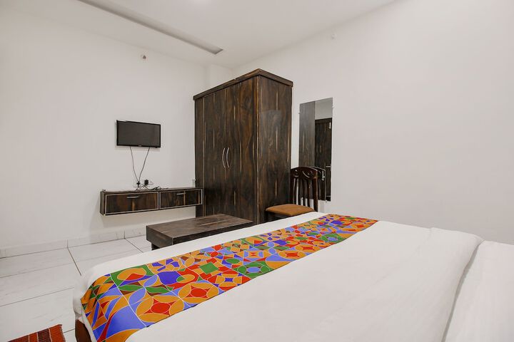 Room 28 of 37