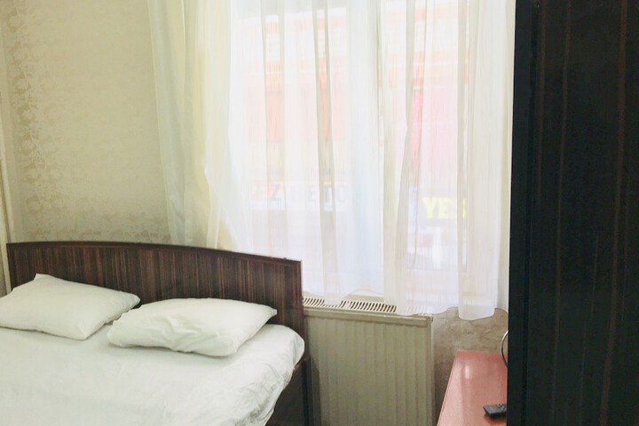 Room 17 of 27