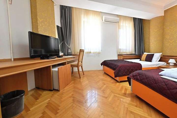 Room 53 of 93