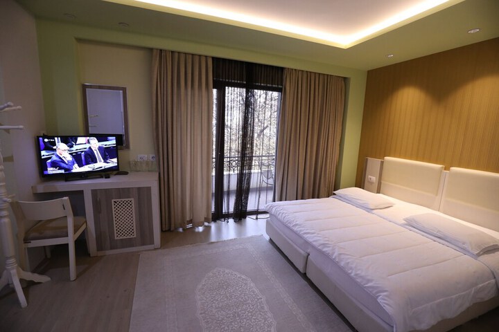 Room 34 of 86