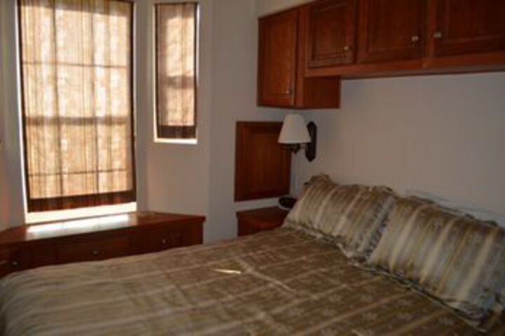 Room 44 of 148