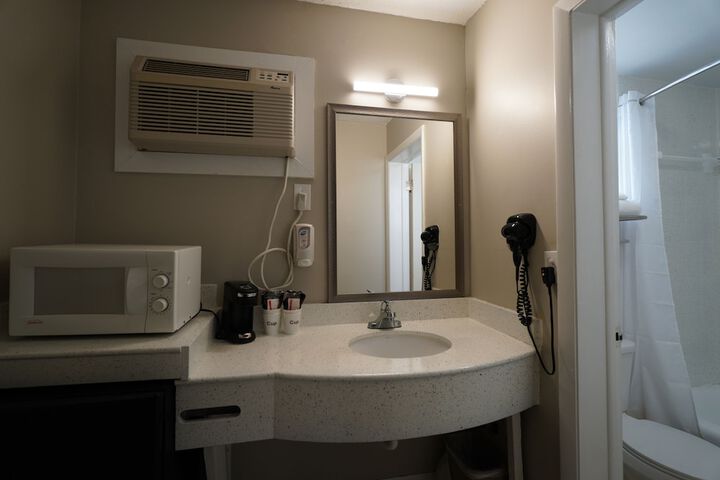 1 King Bed Ground Floor (2 of 24)