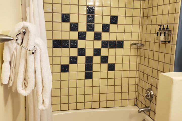 Room 34 of 93